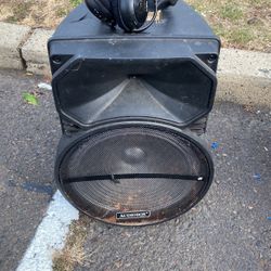 Audio Vox Speaker With Headphones 