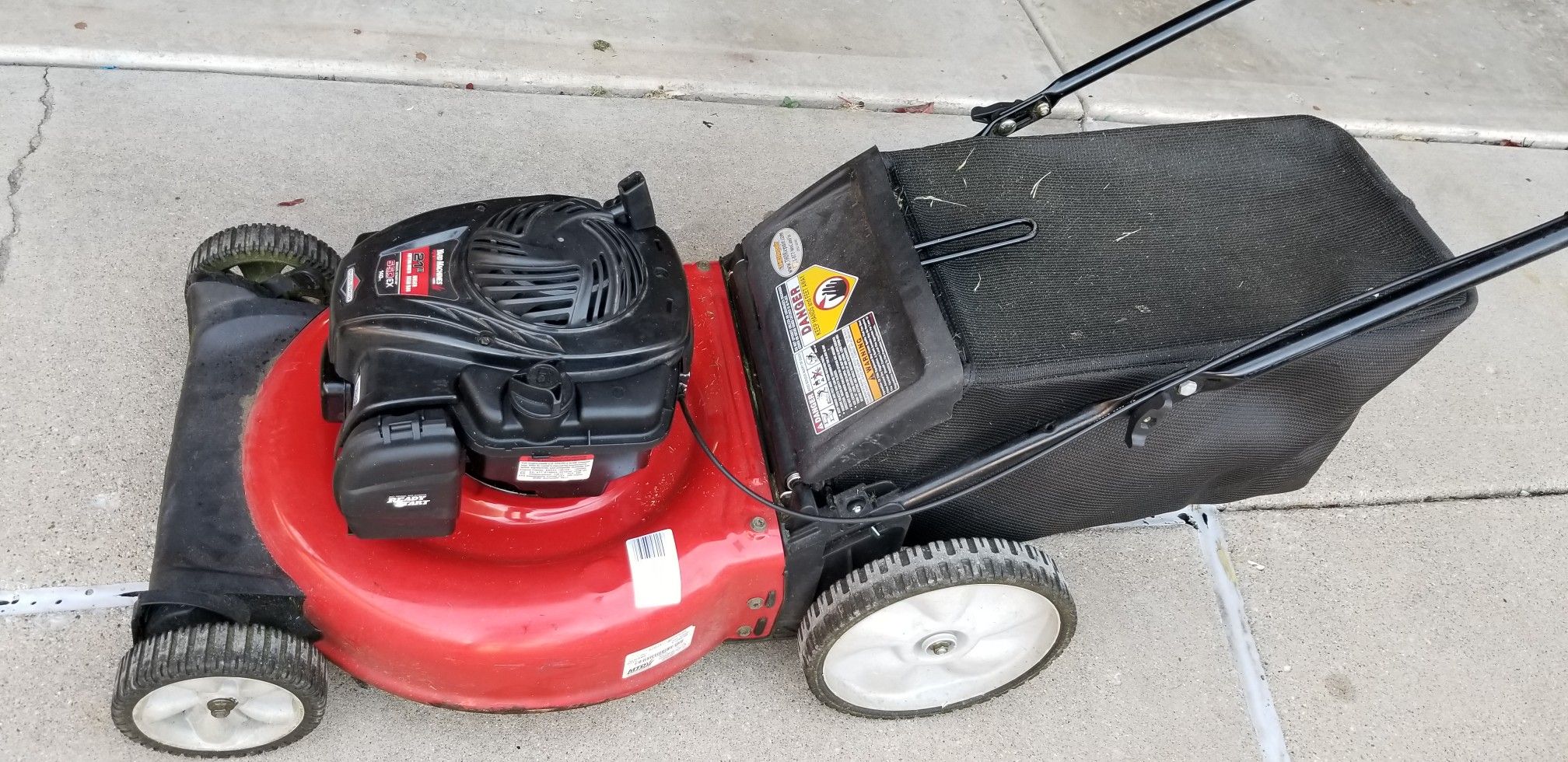 Lawn mower Yard machine 21" 140cc 550ex for Sale in Westchester, IL