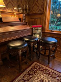 Very Nice Mathing 3 piece Swivel Counter Stools