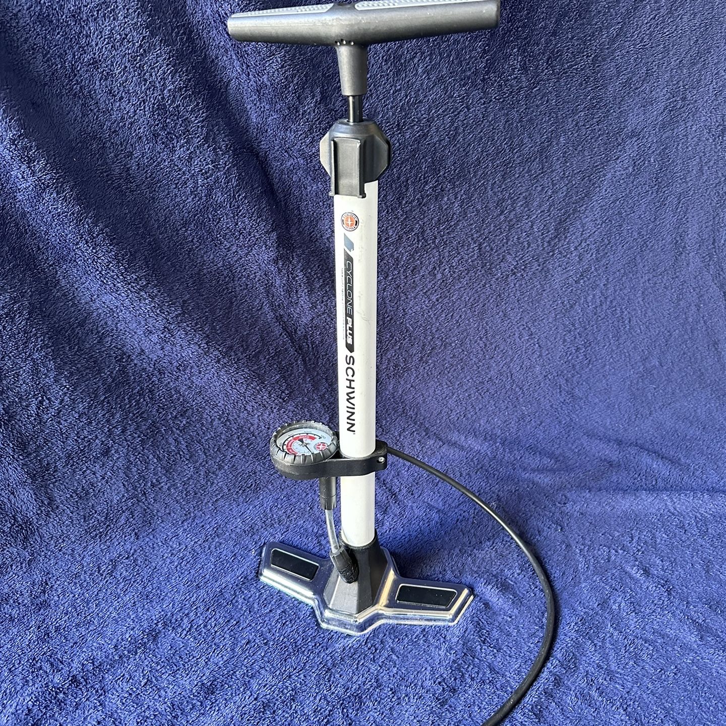 Schwinn cyclone best sale bike pump