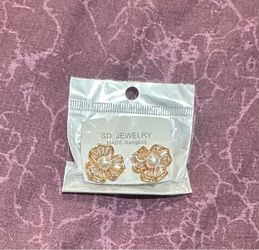 Earrings gold tone