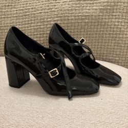 Chunky black heel