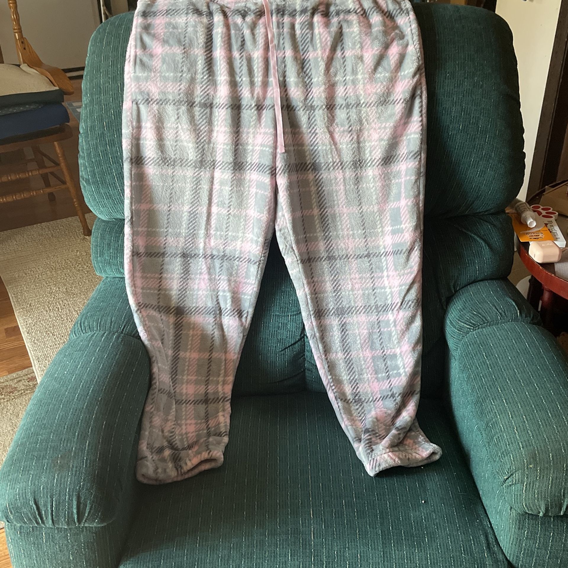 4 Sets Of Ladies Sleepware Plus Size
