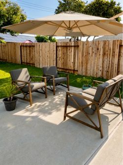 Patio Set (Seats 4) w/ Like-New Cushions