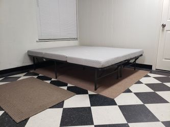 Queen size set - can DELIVER almost anywhere for $20 extra - gently used and in LIKE NEW condition 😍