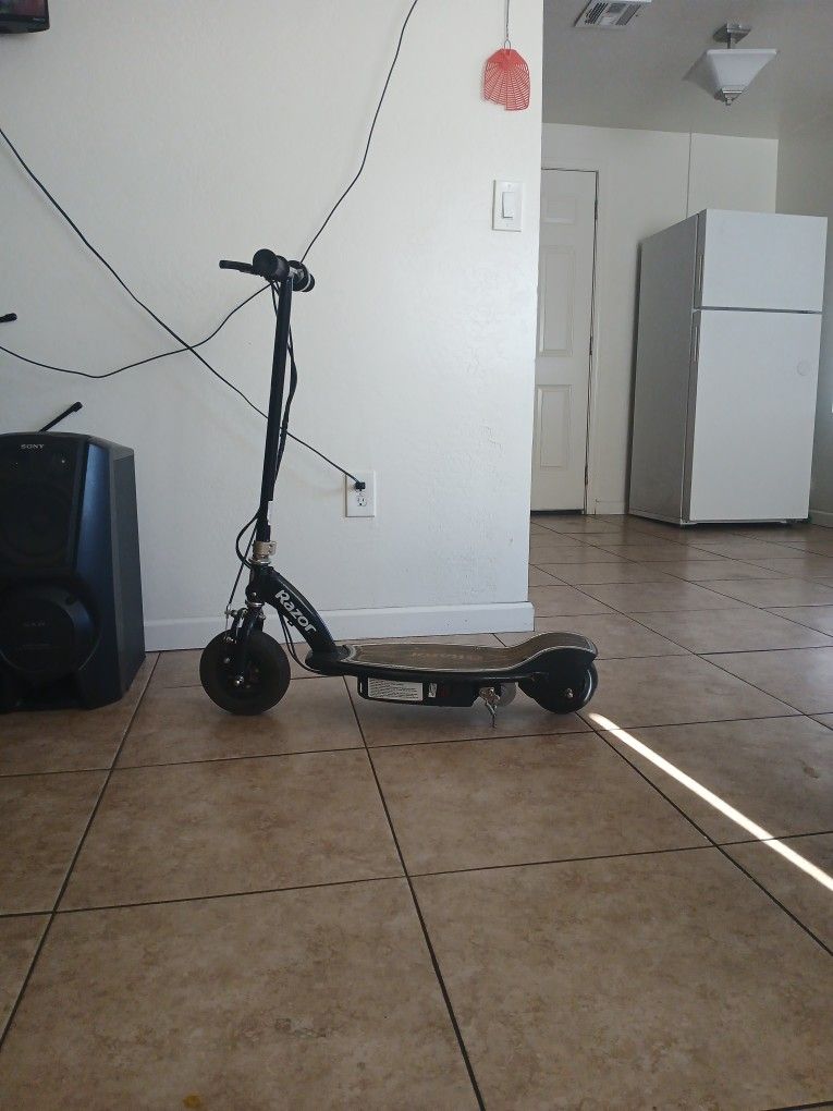 Razor Electric Scooter E1OO