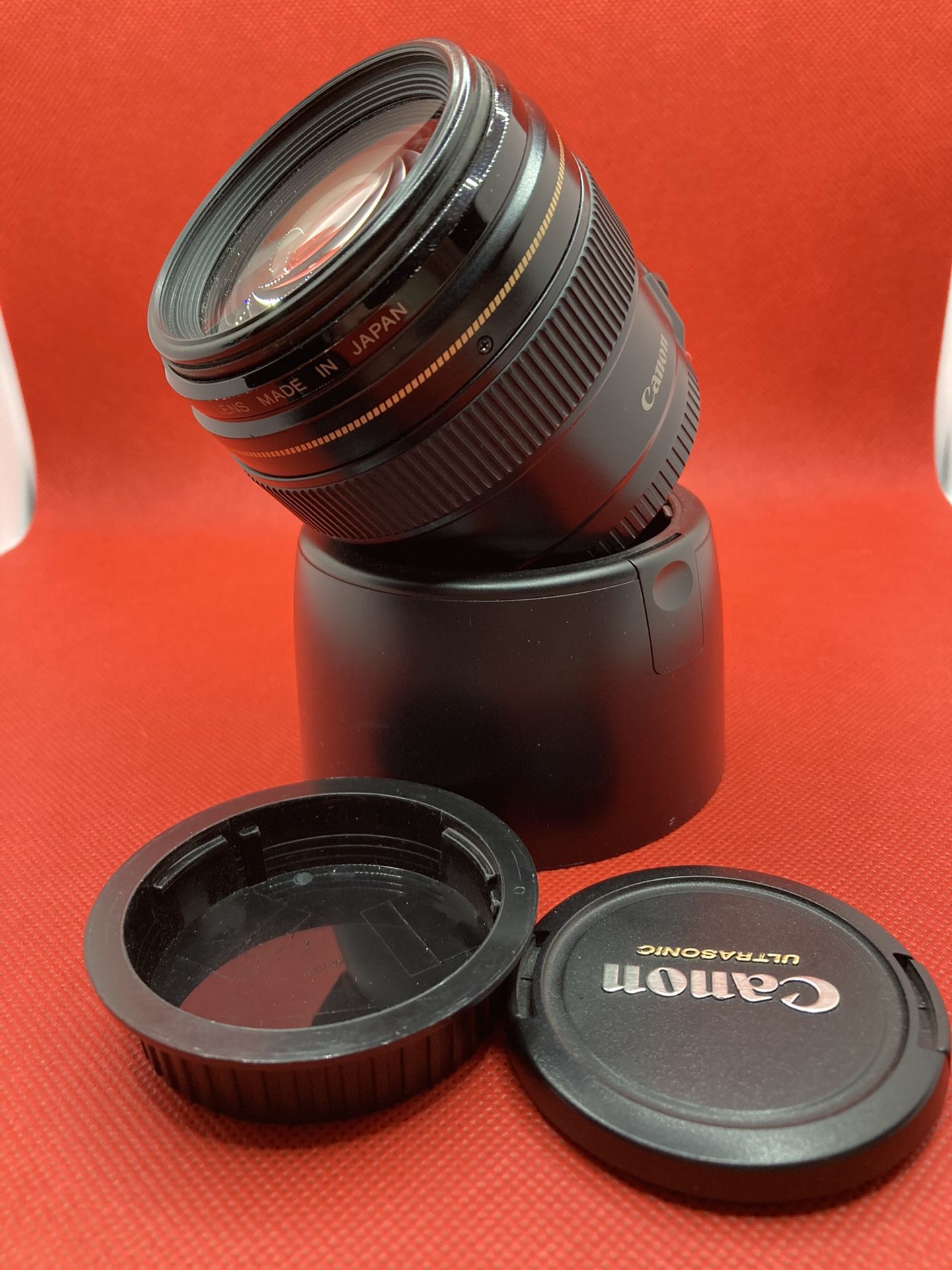 Canon EF 85mm 1.8