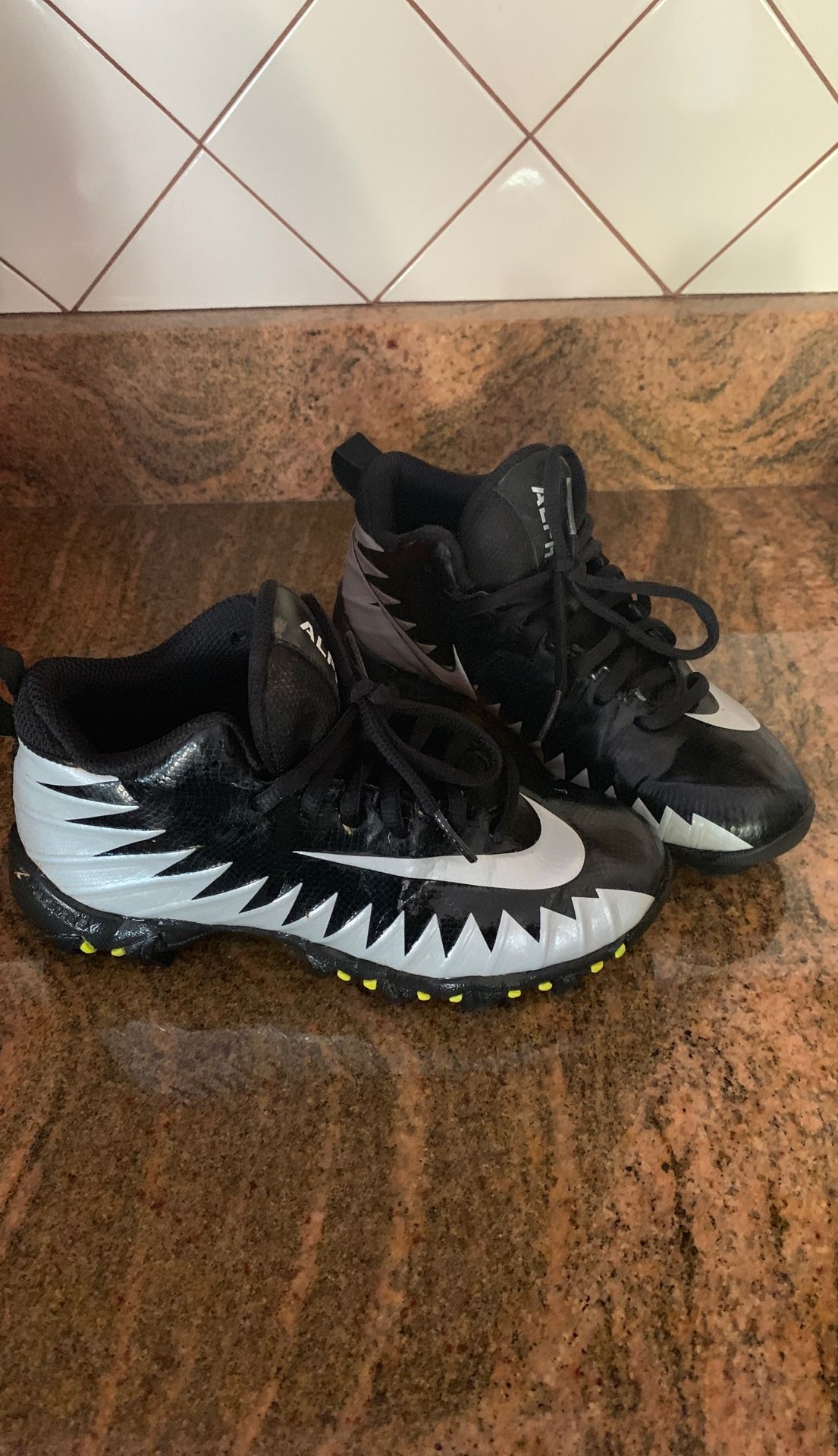 Football cleats for little boys size 1Y