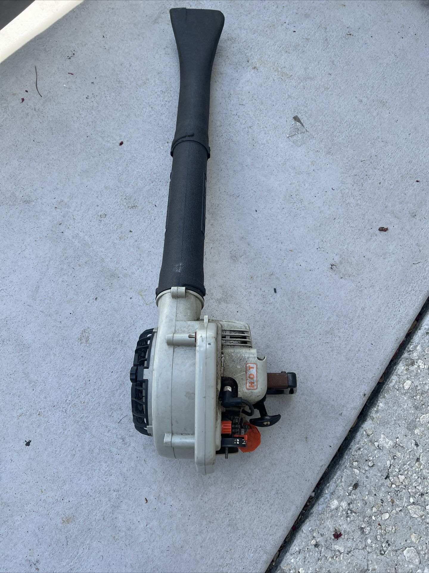 Vintage Echo Genuine  PB-1010 Leaf Blower for parts or repair only. Not working however the string does pull.  Pickup location below  Metro storage  3