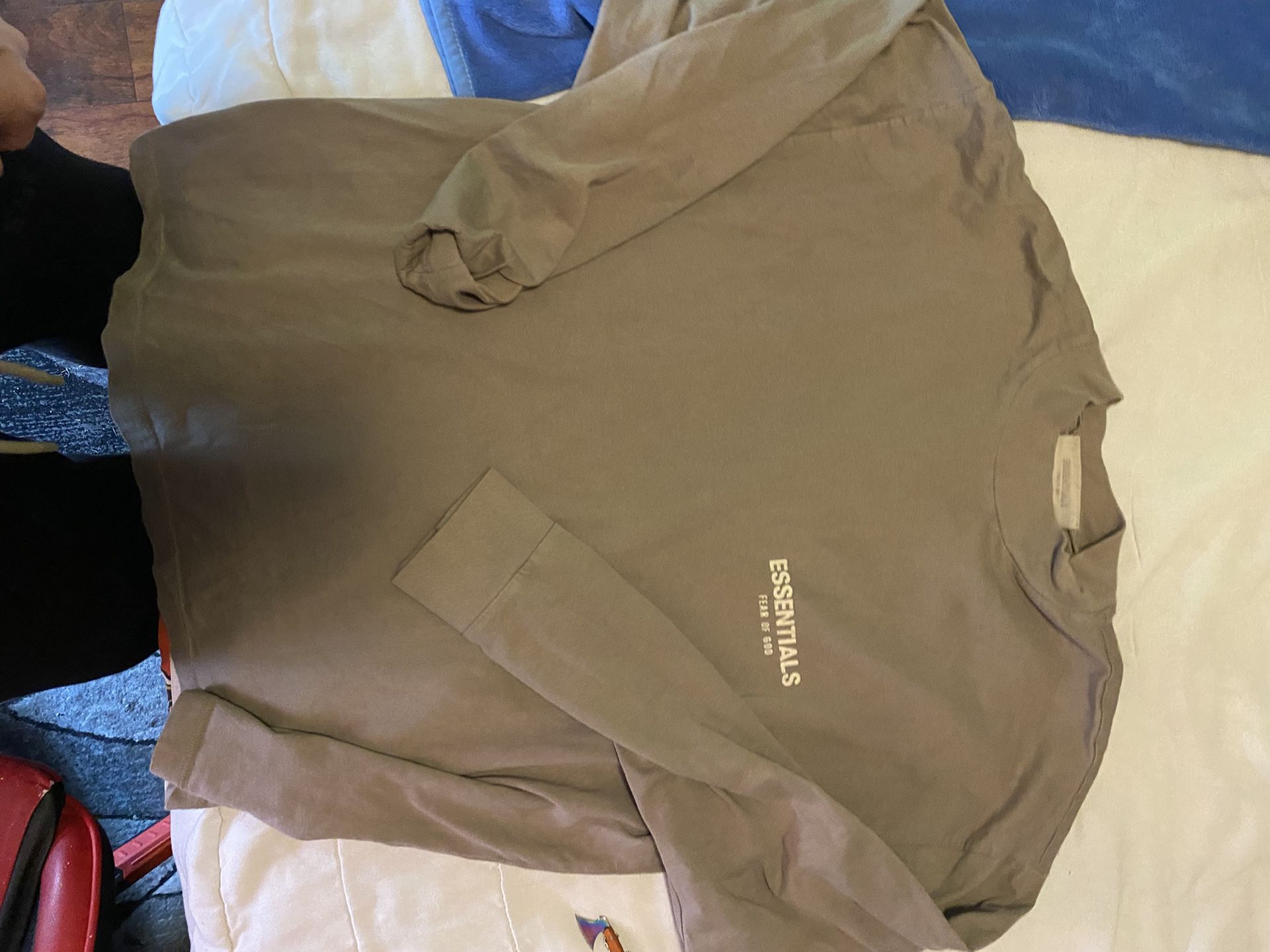 essential shirt sz s