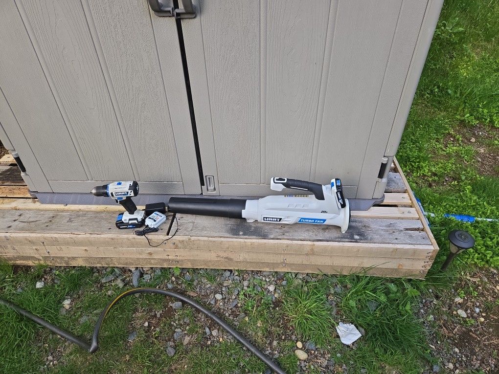 Hart 20v Cordless Leafblower & Hart 20v Cordless Drill