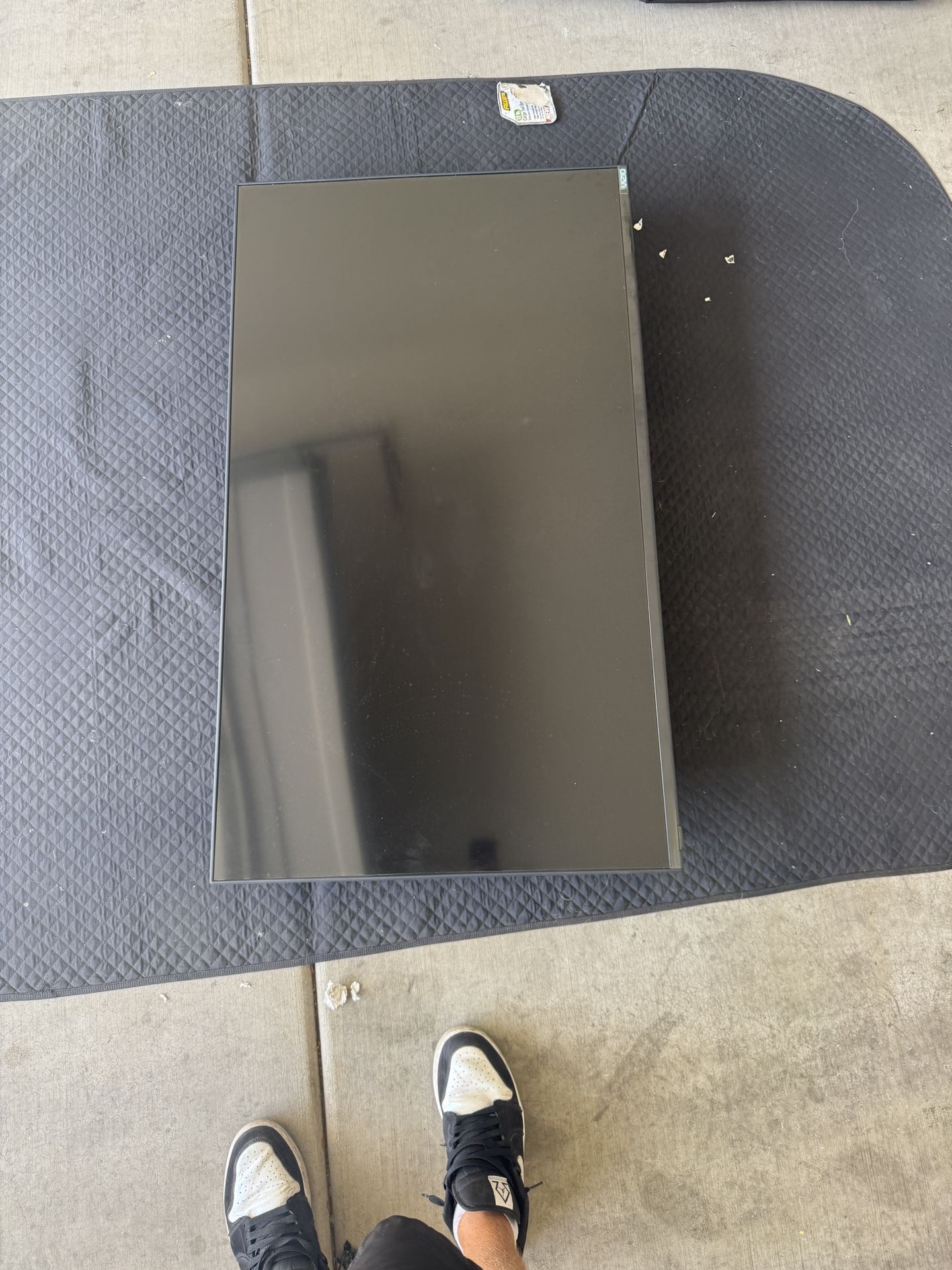 44 INCH VIZIO TV USED