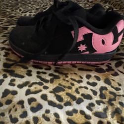 DC Shoes  Size 5