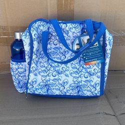 Insulated Lunch Tote With 7 Pieces