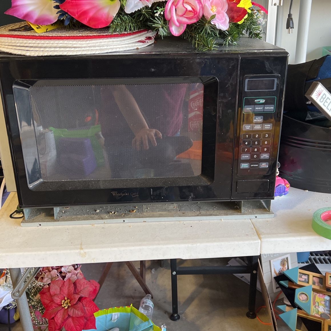 Whirlpool Microwave Free Delivery for Sale in Alafaya, FL - OfferUp