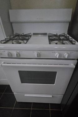 Frigidaire 4-Burner Gas Stove/Oven – White