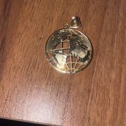 10k gold pendant