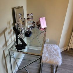 Vanity Table With Mirror 