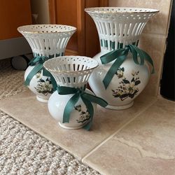Set Of 3 Porcelein Vases