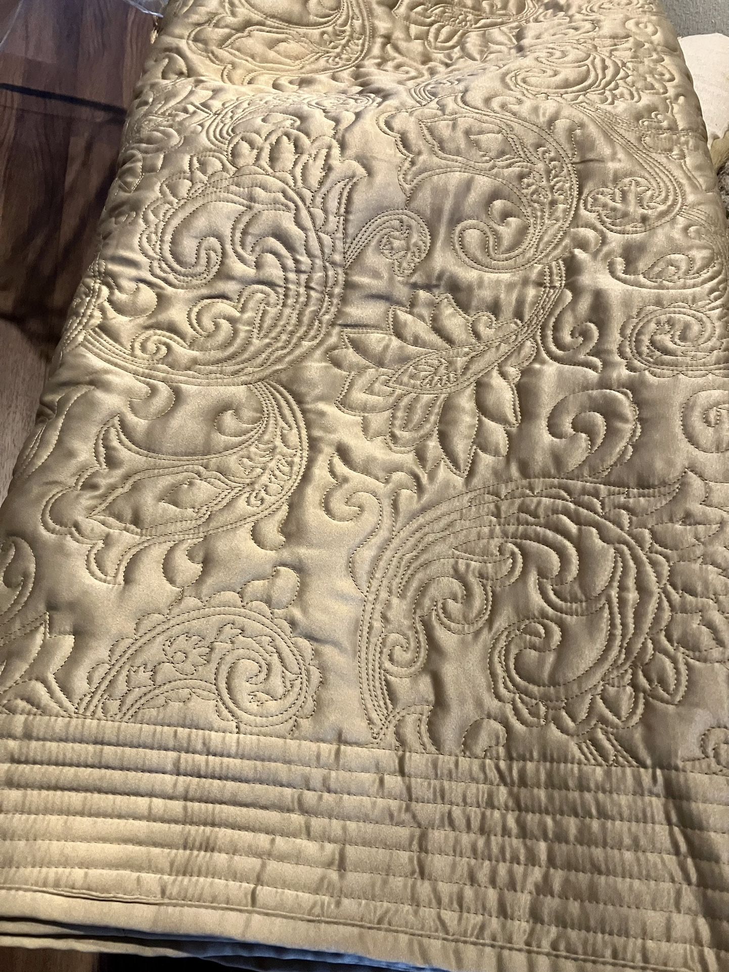 Kohls Chaps King Size Coverlet Quilt Neutral Carmel Beige Color 108” x 90” Brand New Quilt Only