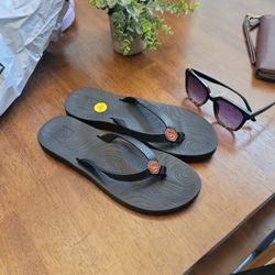 Reef Black Leather Flips