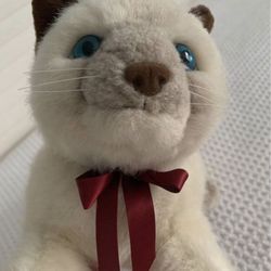 Cuddly Collectibleg - Large Plush Cat