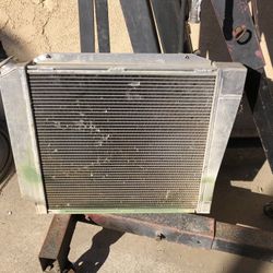 Early Bronco Radiator 3 Row