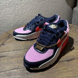 Nike Sneakers / Shoes 