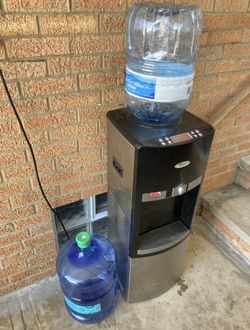 Whirlpool Water Dispenser with 2 water jugs