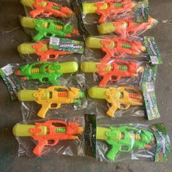 12 New Unopened Water Guns / Squirt Guns Large Size
