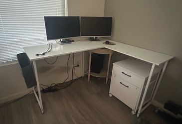 White L – shape desk with filling cabinet