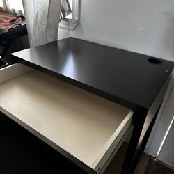 Black Desk