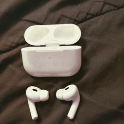 Apple 2nd Generation USB-C White Airpods Pro with Magsafe Case