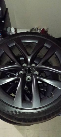 These are Tesla Überturbine wheels (commonly found on the Tesla Model Y Performance).
​Rim Name: Tesla OEM Überturbine (Satin/Matte Dark Gray finish)
