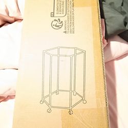 Hanging clothes rack