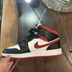 Jordan 1 Mid