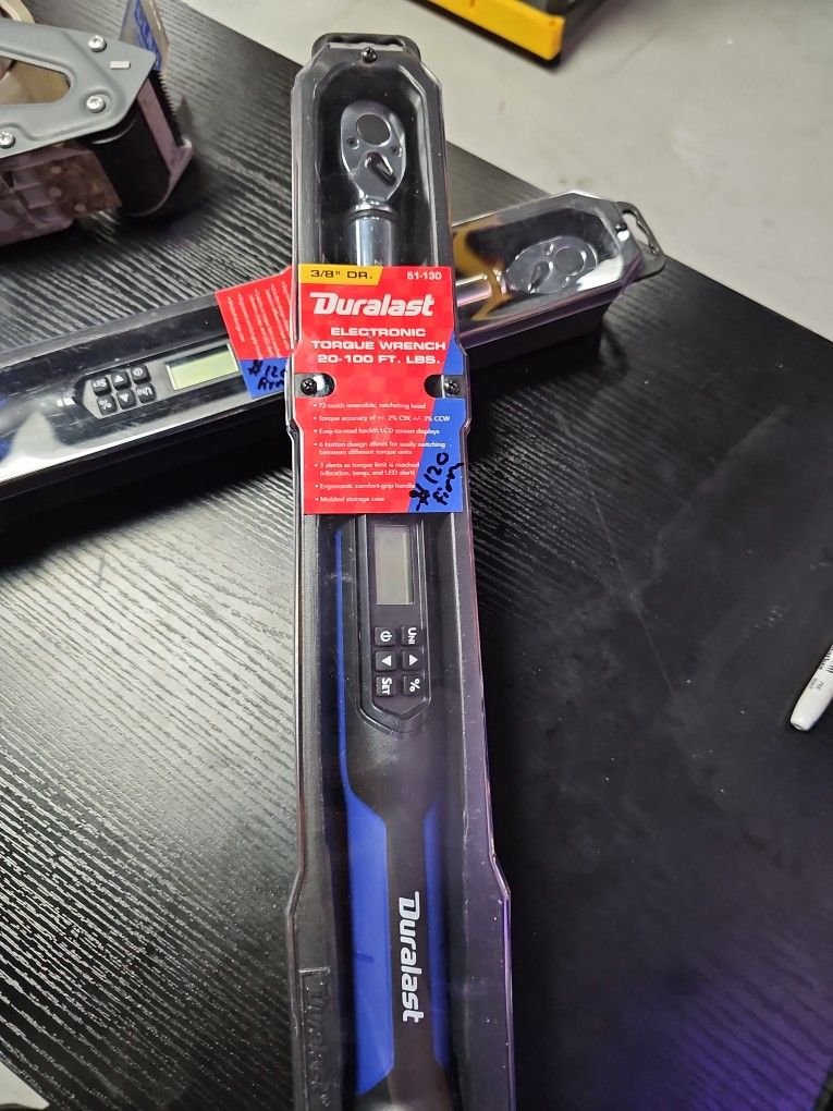DURALAST 3/8in Drive Electronic Torque Wrench 20-100 FT. LBS 51-130