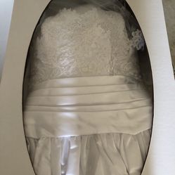 Alfred Angelo Wedding Dress,  Veil And Petticoat Need Gone ASAP!