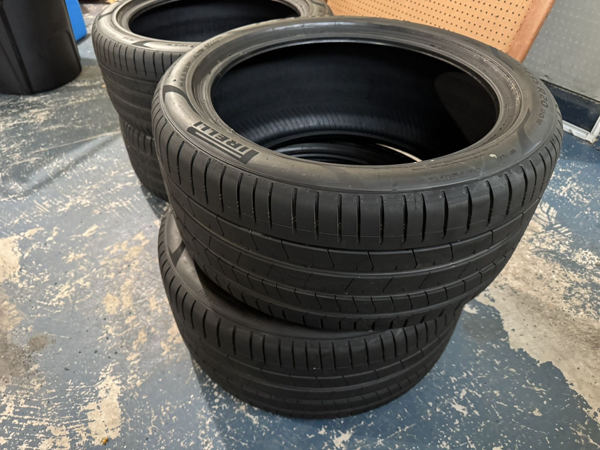 FREE- Pirelli P Zero Tires – 275/40R20 & 315/35R20 – Set of 4 – BMW X5 Fitment