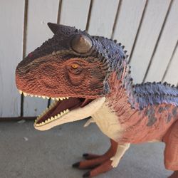 Jurassic World Colossal Carnotaurus Toro Dinosaur Figure 36" Long Matt