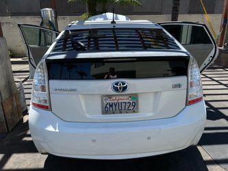 2010 prius ( clean title )