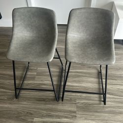  Set of 2 Modern Counter Height Bar Stools – Excellent Condition