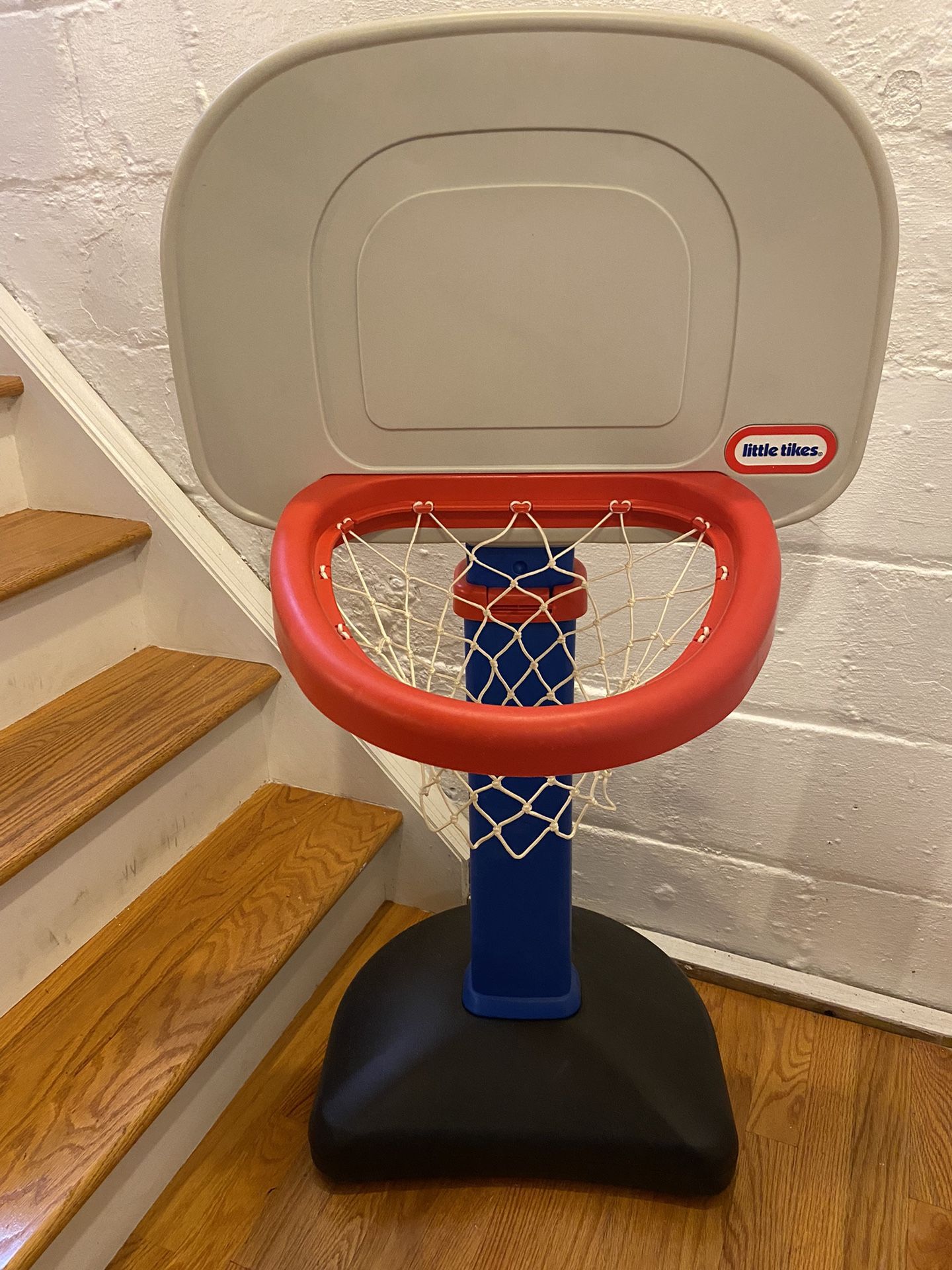 LittleTykes Basketball Hoop
