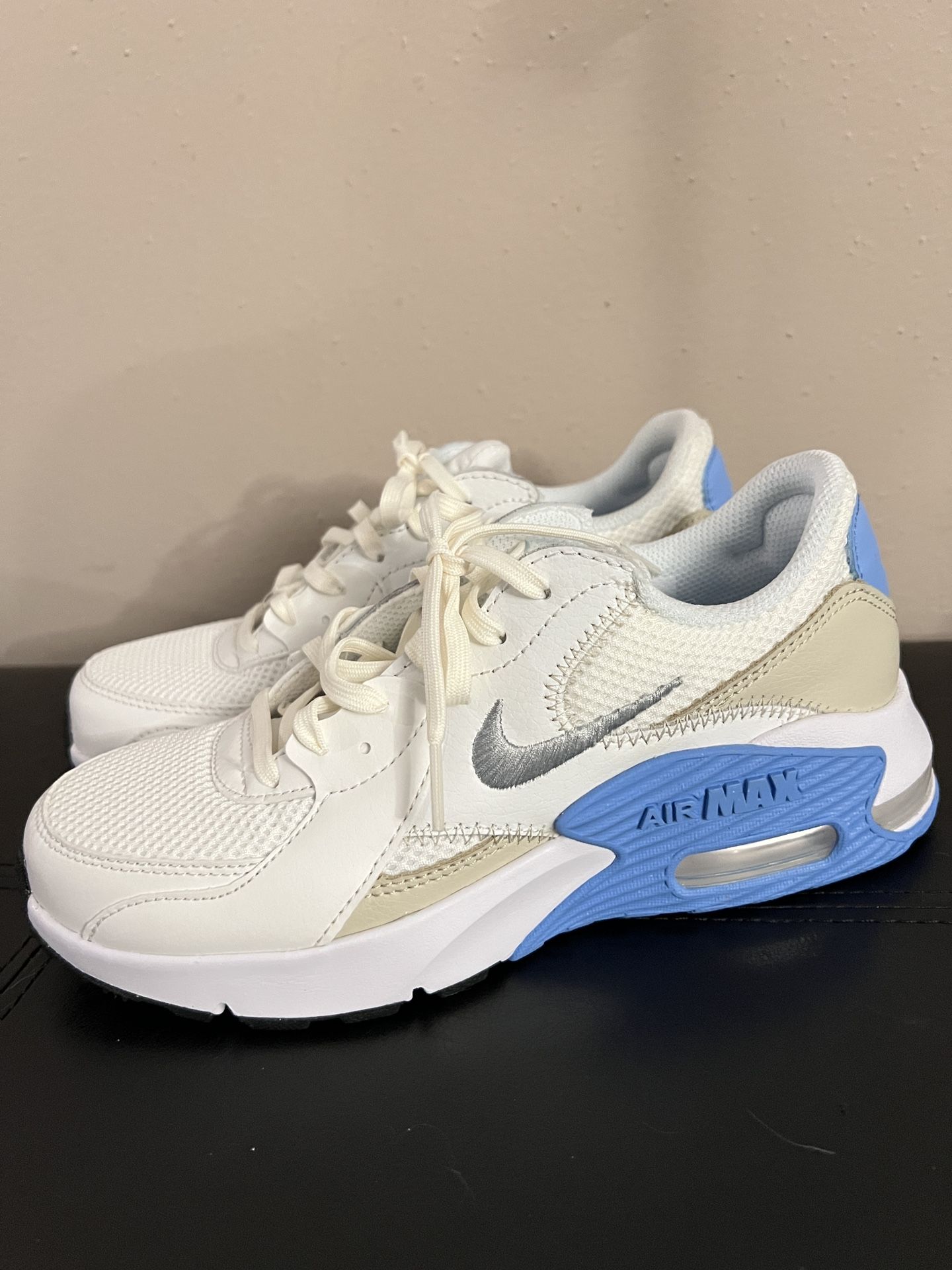 WOMEN'S NIKE AIR MAX EXCEE CASUAL SHOES SIZE6.5