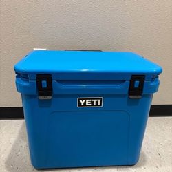 Yeti~Roadie(wheeled)~Cooler