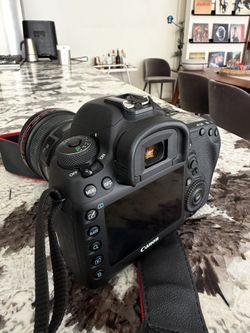 Canon 5D Mark IV + Lens