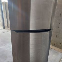 se vendetta refrigerator,  marca Frigidaire 