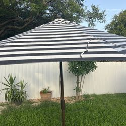 Modern Patio Umbrella / Grey/white