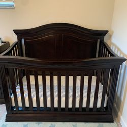 Baby Crib / Toddler Bed