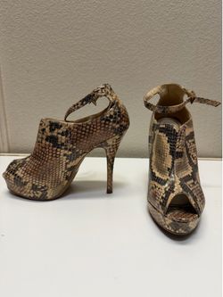 Snake print heels size 6 1/2